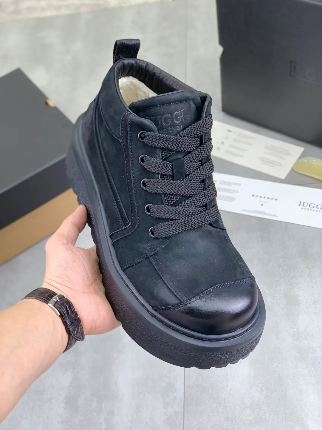 Men's men's shoes 💰P660 New arrival 🆕🆕🆕 IUGGI men's British style high-top large-toe work shoes new American retro genuine leather thick-soled board shoes lace-up mid-top short boots full genuine wool wear-resistant non-slip outsole fashion trend Size: 39-44 two colors